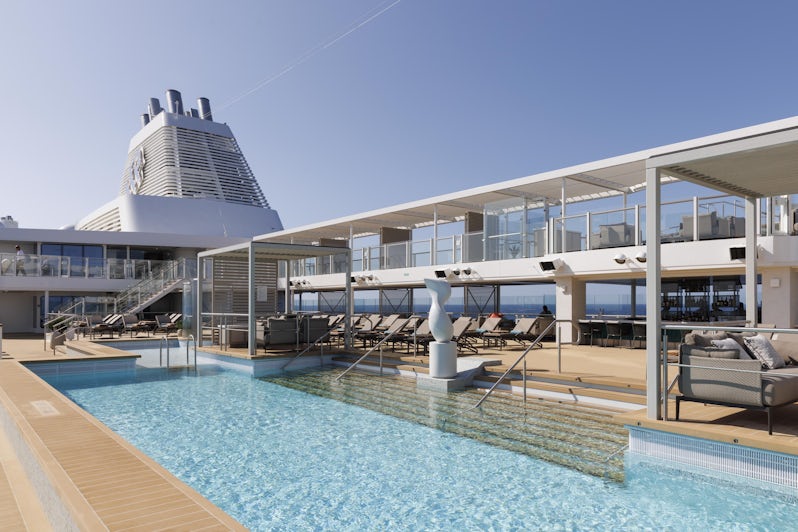 Silver Nova's pool deck with pool, lounge chairs and sculpture. (Photo: Silversea)