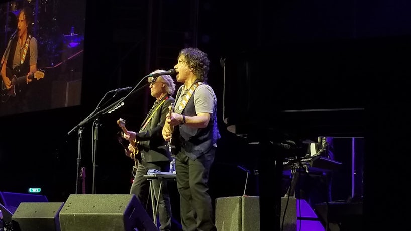 Rock and Roll Hall of Famers Daryl Hall and John Oates performed onboard Symphony of the Seas (Photo: Colleen McDaniel/Cruise Critic)