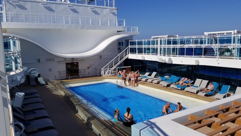 The Retreat Pool is for adults only. It’s a quiet, calm space (Photo: Colleen McDaniel/Cruise Critic)