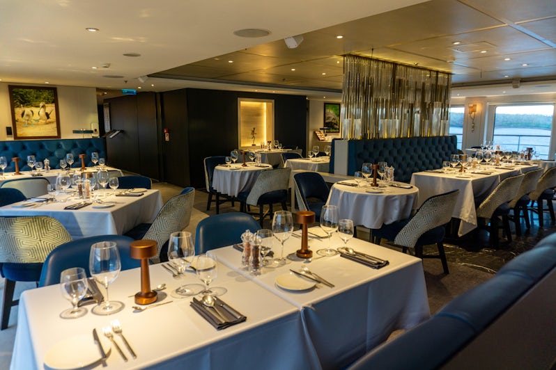 The Yacht Club Restaurant aboard National Geographic Islander II (Photo: Aaron Saunders)