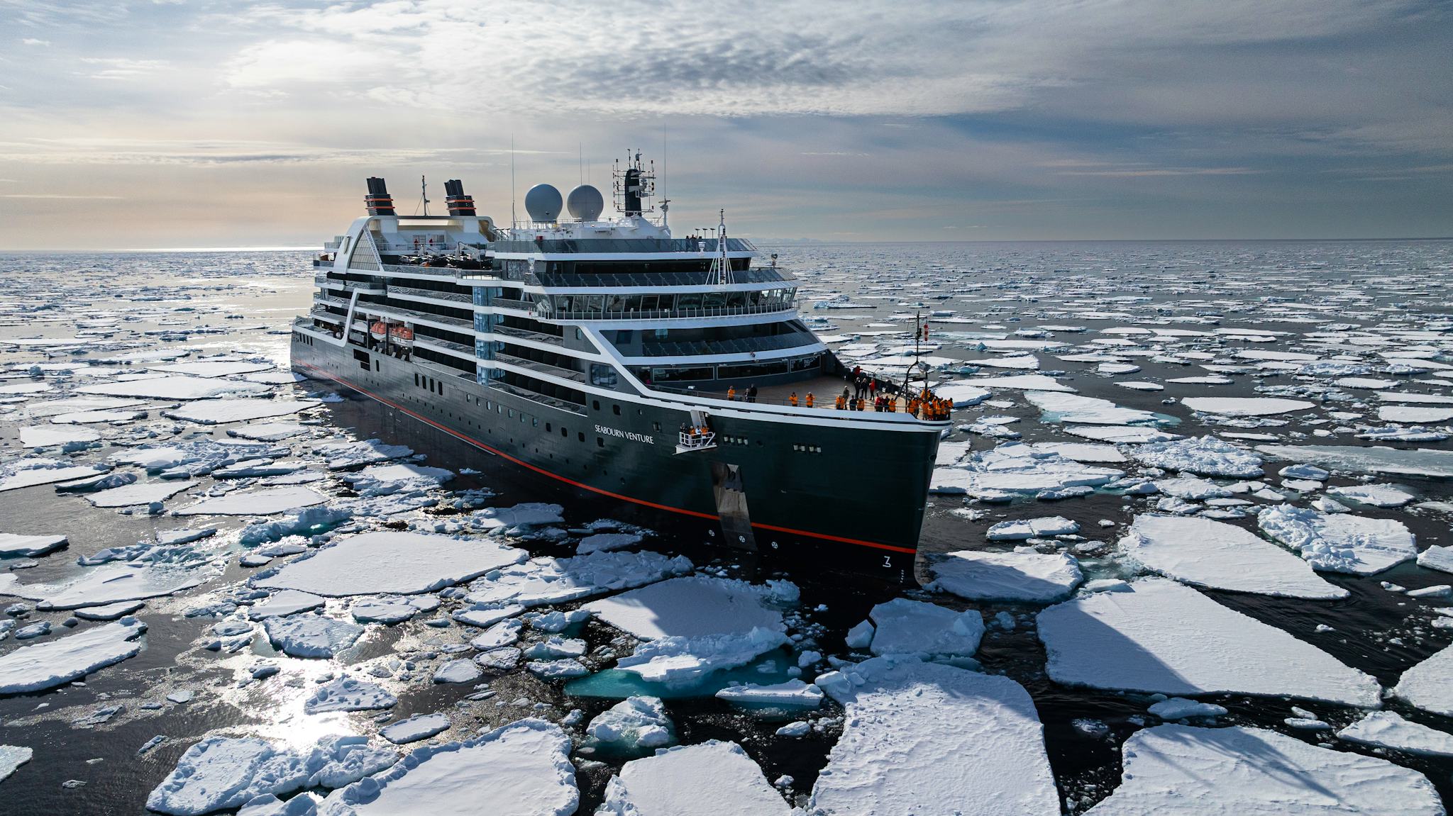 https://img.cruisecritic.net/cms-sb/f/1005231/5272x2962/b7940cabbc/arctic-sea-ice_arial-ship-venture_munterharnscheidt_25052025_004-1.jpg?auto=format%2Cenhance&crop=entropy&fit=crop&ixlib=react-9.10.0&q=50&w=2048