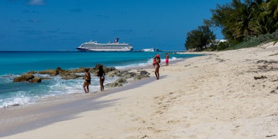 Bimini, Bahamas, with Carnival Conquest in the background (Photo: Aaron Saunders)