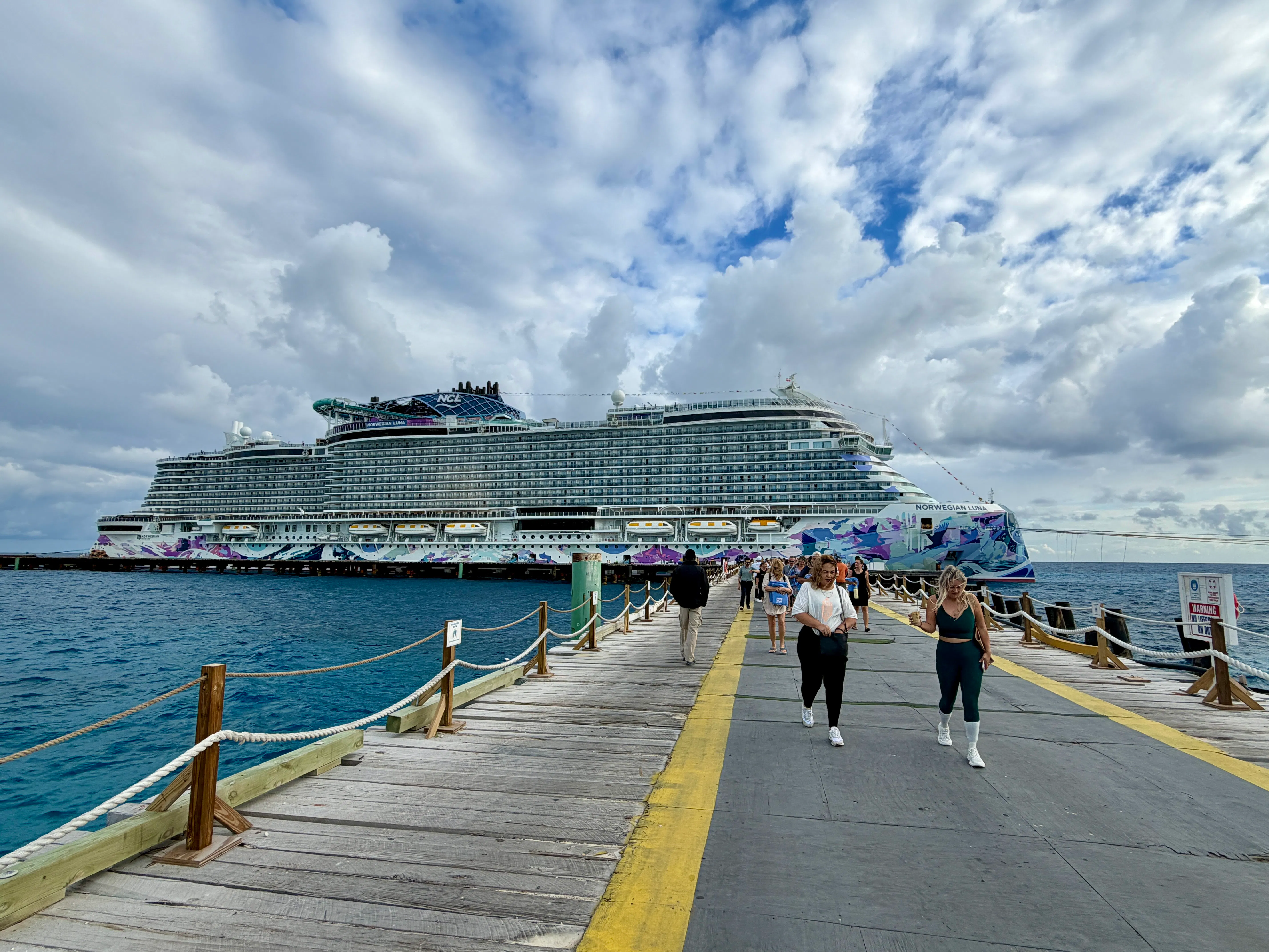 Compare Icon of the Seas vs Norwegian Luna | Cruise Critic