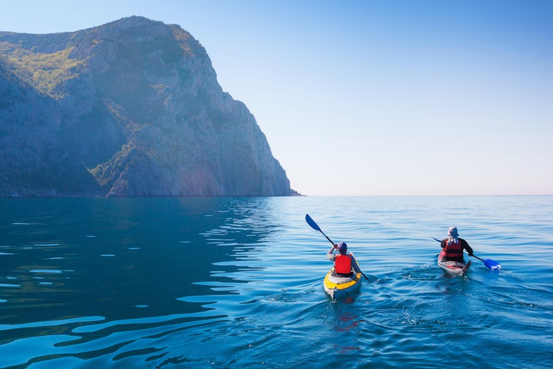 Couple Kayaking (Photo: Kuznetcov_Konstantin/Shutterstock)