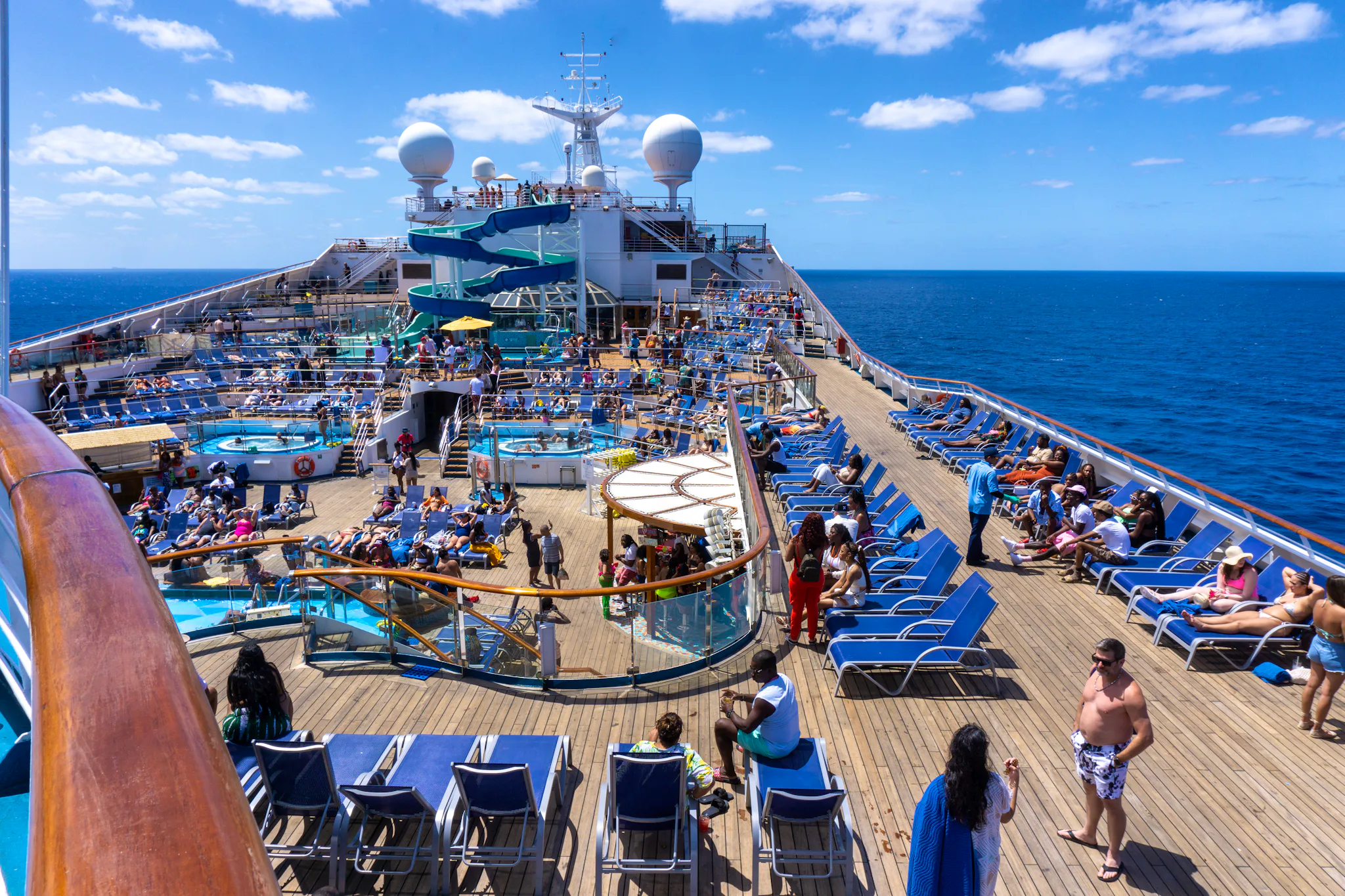 https://img.cruisecritic.net/cms-sb/f/1005231/6000x4000/1e71d414e6/carnivalconquest_pooldeck_forward-03513.jpg?auto=format%2Cenhance&crop=entropy&fit=crop&ixlib=react-9.10.0&q=50&w=2048