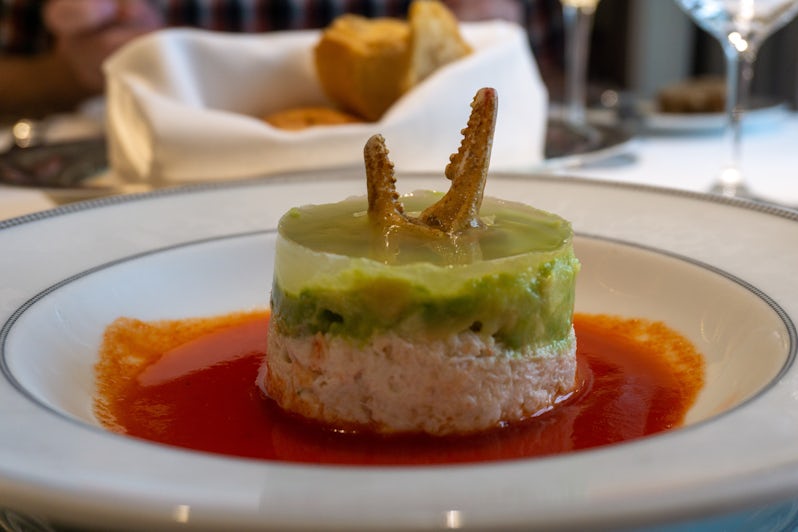 Crab tartare served in the Compass Rose dining room (Photo: Aaron Saunders)