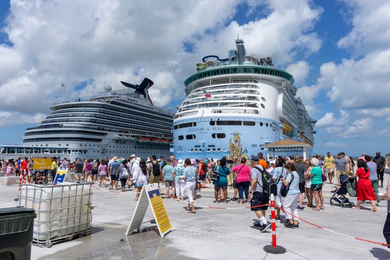 Disembarking from your cruise ship in Nassau can be a crowded, chaotic affair (Photo: Aaron Saunders)