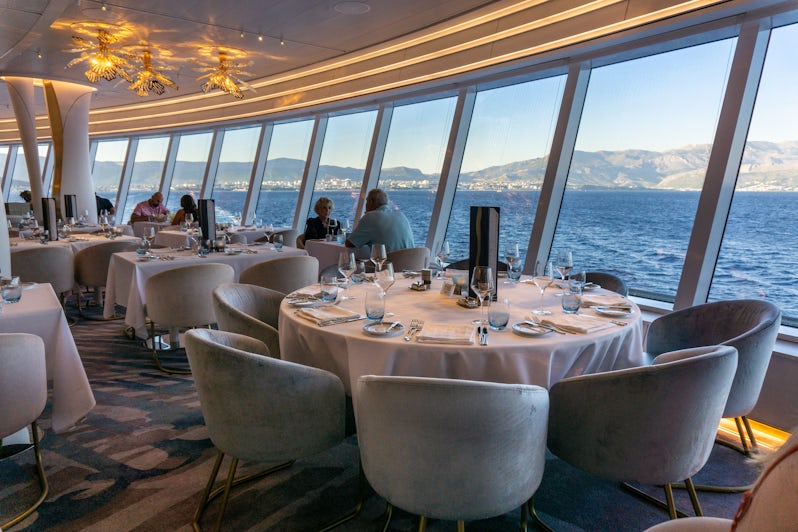 Hudson's aboard Norwegian Viva may be one of the nicest dining rooms at sea (Photo: Aaron Saunders)