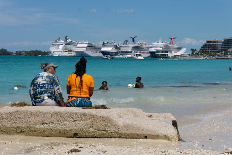 Beachgoers look out over the cruise ships at Nassau's Junaknoo Beach (Photo: Aaron Saunders)