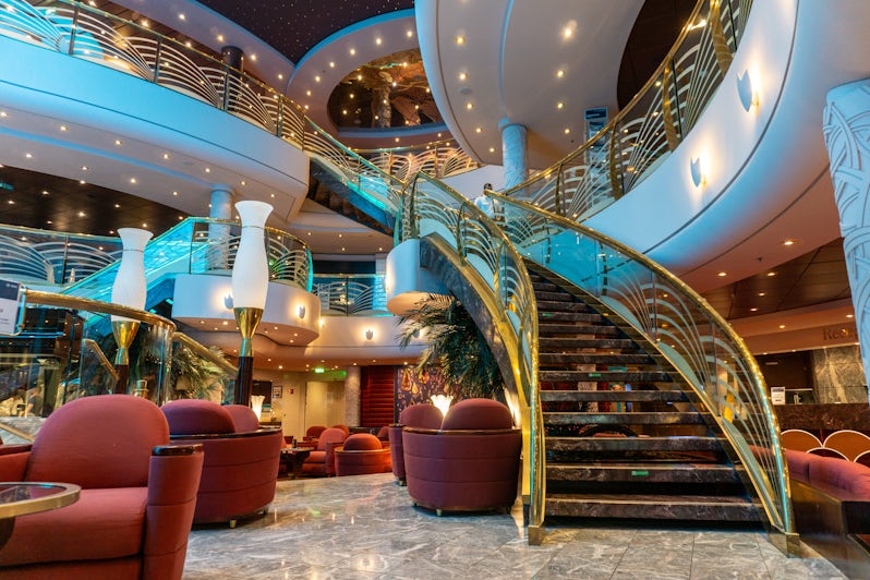 MSC Magnifica's atrium is a grand space that manages to be cozy at the same time (Photo: Aaron Saunders)