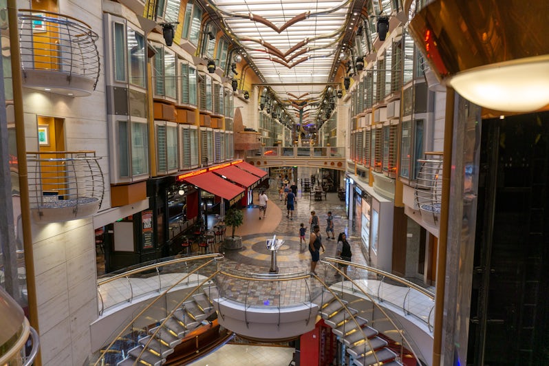 Looking down the Royal Promenade aboard Freedom of the Seas (Photo: Aaron Saunders)