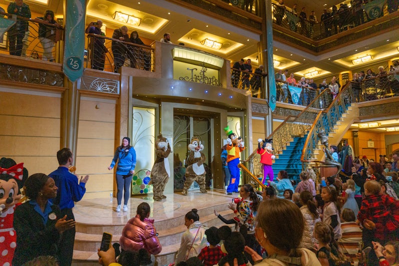 The appearance of Disney characters draws the entire ship's passengers out (Photo: Aaron Saunders)