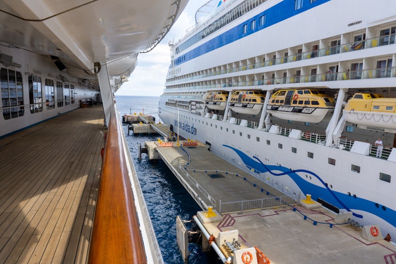 Viewing sailaway from the Promenade Deck gets you closer to the "action". (Photo: Aaron Saunders)