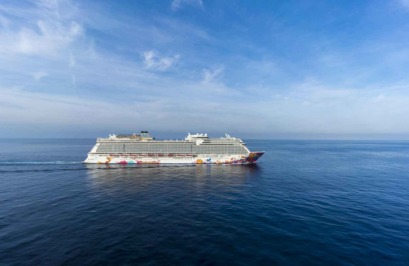 Genting Dream cruise ship exterior (Photo: Dream Cruises)