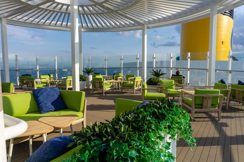 Diverse seating on Deck 19 of Costa Toscana (Photo: Aaron Saunders)