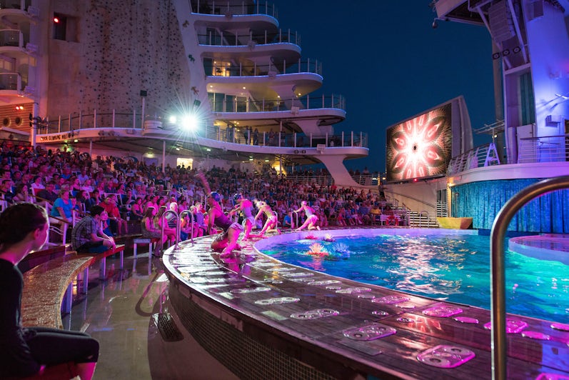 Aqua Theater Performance on Oasis of the Seas (Photo: Cruise Critic)