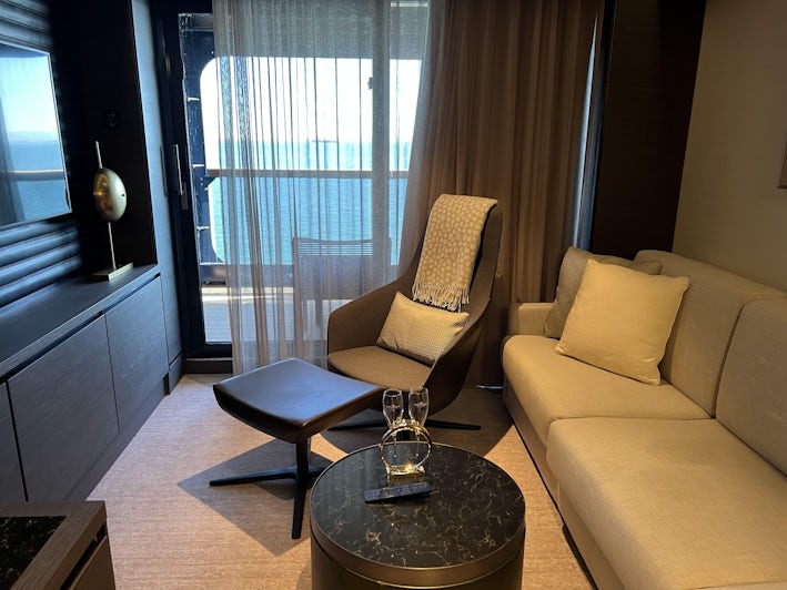 Suite comforts aboard Ritz-Carlton Evrima (Photo: Sue Bryant)