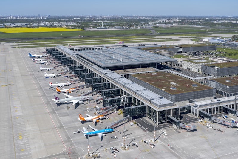 View of Berlin Brandenburg Airport's Terminal 1 (Photo: Günther Wicker/Flughafen Berlin Brandenburg GmbH)