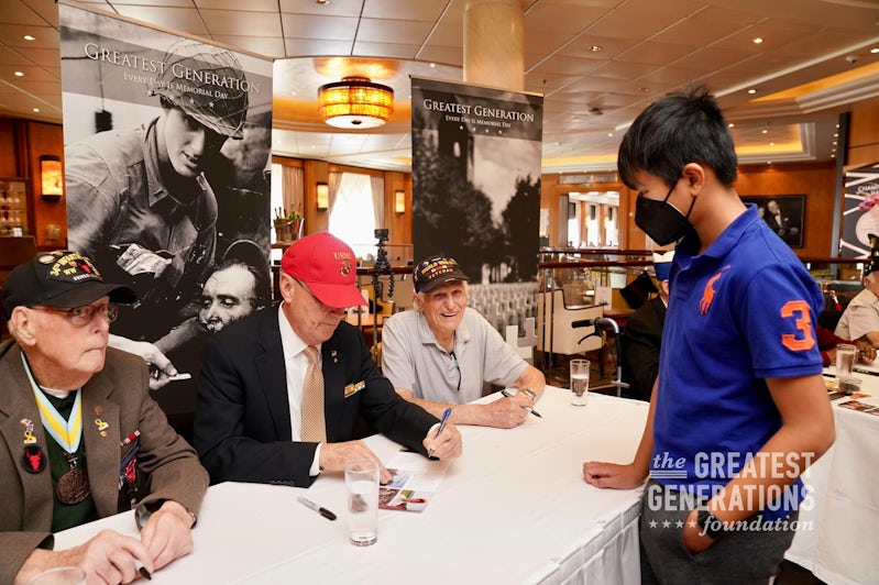 Veterans sign autographs for fans during a Greatest Generations Foundation event. (Photo: John Riedy)
