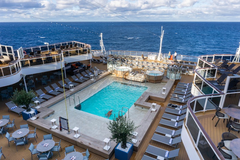 The aft pool deck aboard Holland America Line's Rotterdam (Photo: Aaron Saunders)