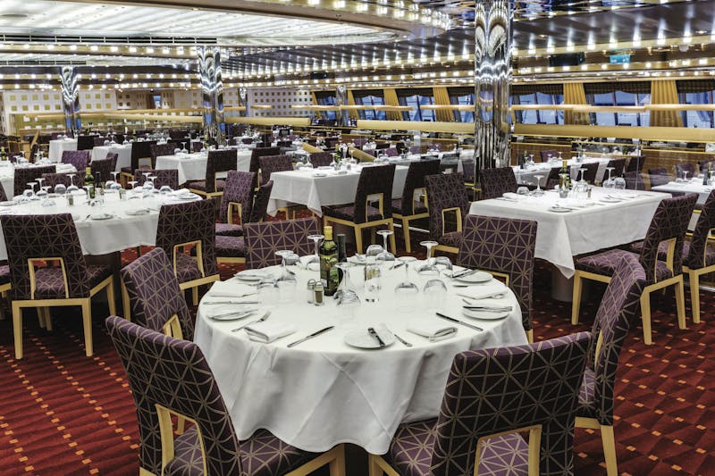 https://img.cruisecritic.net/cms-sb/f/1005231/80a1ba54da/costa-diadema_costa-cruises_dining_4784.jpg?w=800&utm_source=chatgpt.com