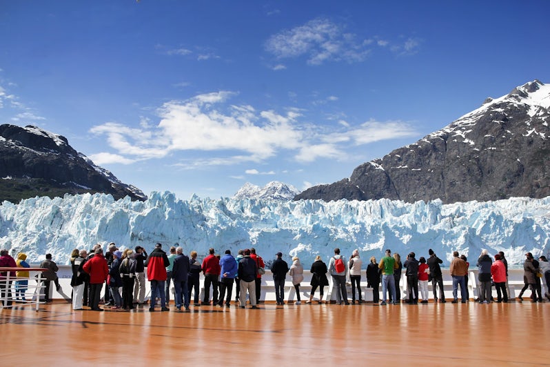 Cruise Passengers Watching Margerie Glacier, Alaska, USA (Photo: Pixeljoy/Shutterstock)