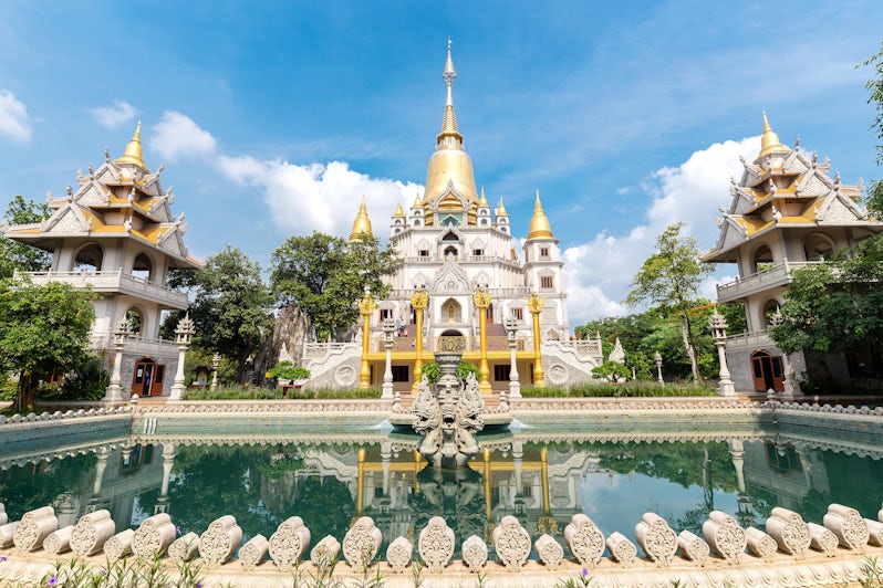 Buu Long Pagoda at District 9, Ho Chi Minh City, Vietnam (Photo: TonyNg/Shutterstock)
