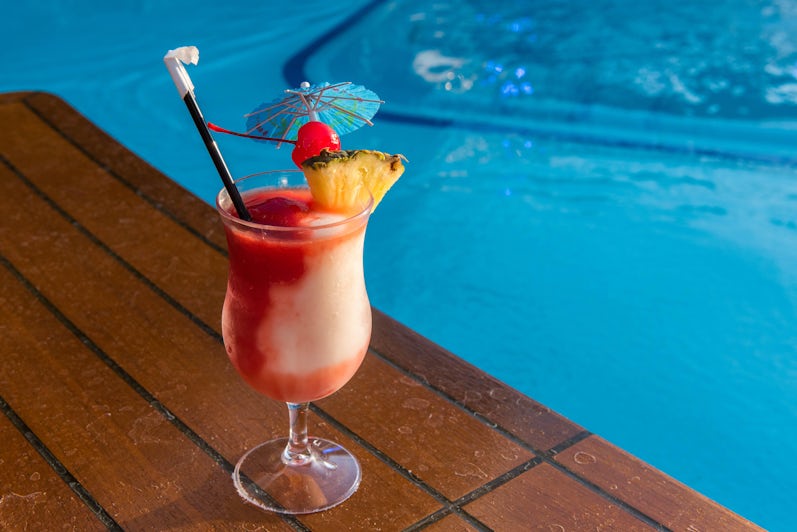 Tropical drink on the pool deck (Photo: Cruise Critic)