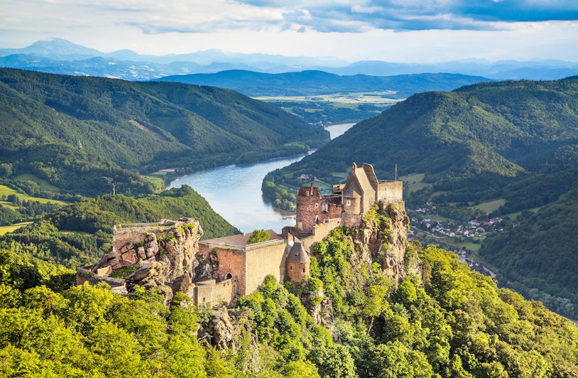 Aggstein Castle Ruin and Danube River at Wachau, Austria (Photo: canadastock/Shutterstock)