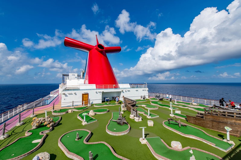 Putt Putt Golf on Carnival Dream (Photo: Cruise Critic)