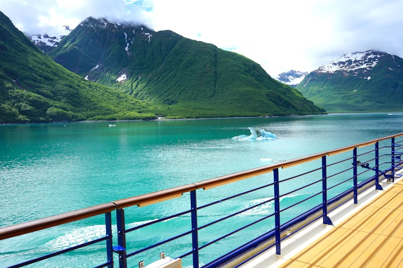 Sailing away from Hubbard Glacier, through Yakutat Bay, Alaska on a cruise ship (Photo: Sanja_K/Shutterstock)