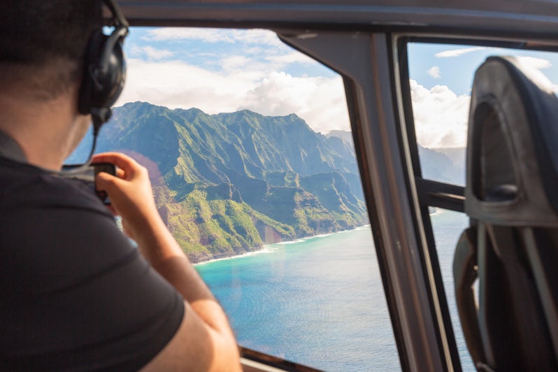 Helicopter Ride Near Napali Coast, Kauai, Hawaii (Photo: kyrien/Shutterstock)