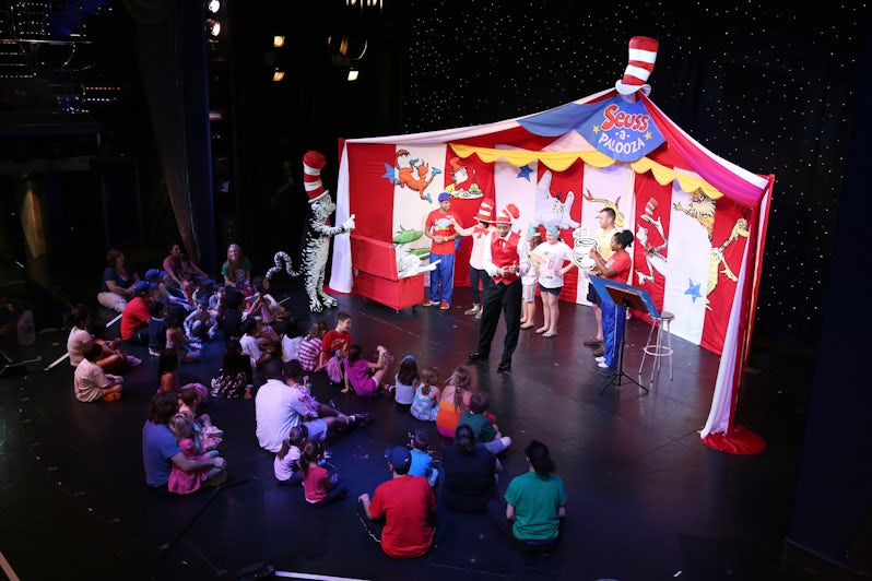 Suess-a-Palooza Storytime and Parade (Photo: Carnival Cruise Line)