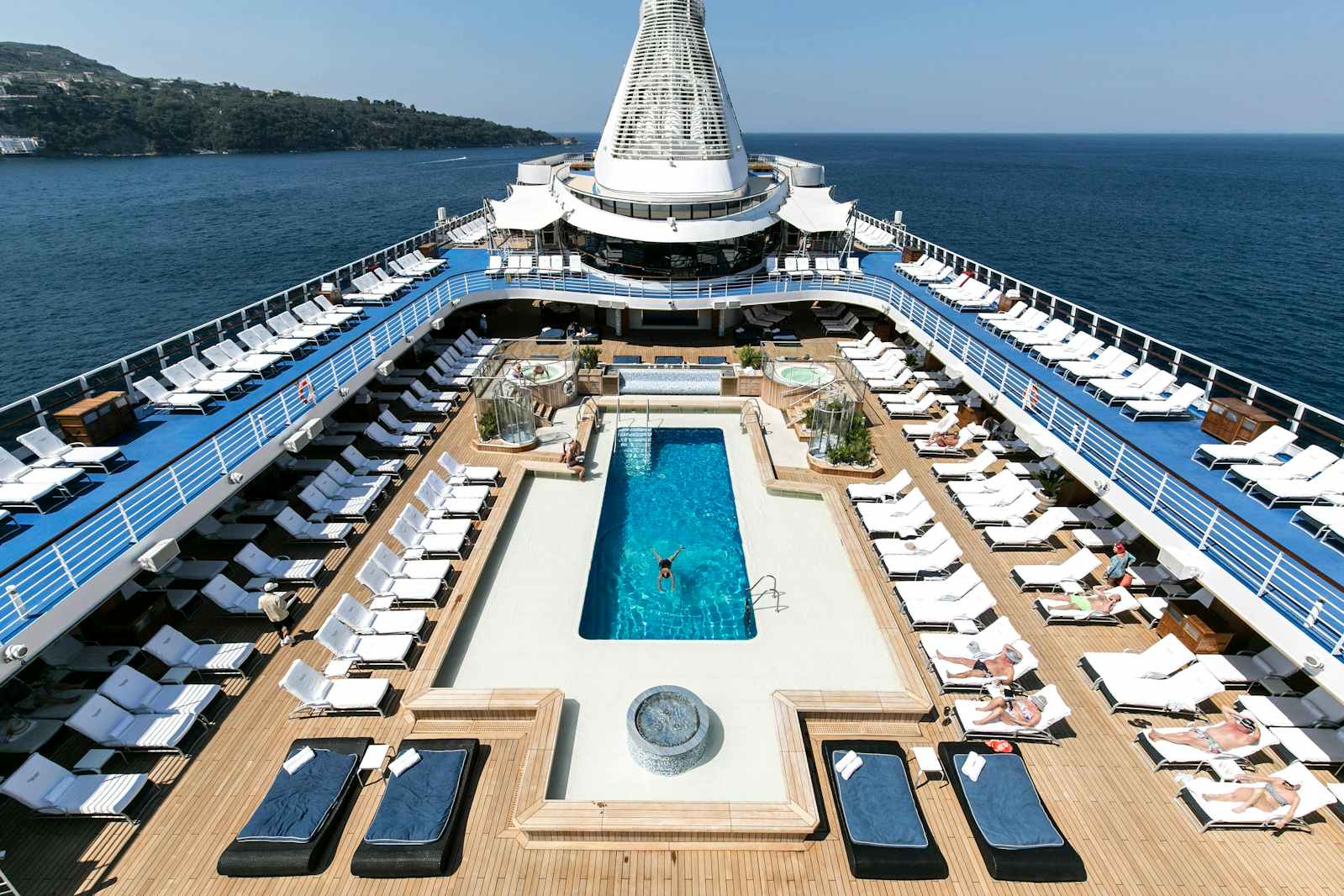 The Pool & Whirlpools on Riviera (Photo: Cruise Critic) 