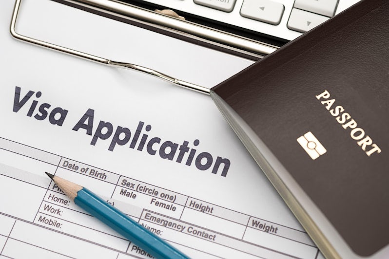 Visa application form (Photo: one photo/Shutterstock)