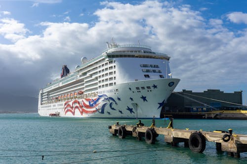 Norwegian replaces calls to Maui; Pledges donation to United Way