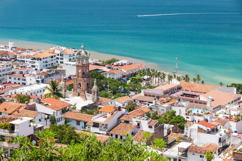 Panoramic view of downtown Puerto Vallarta (Photo: emperorcosar/Shutterstock)