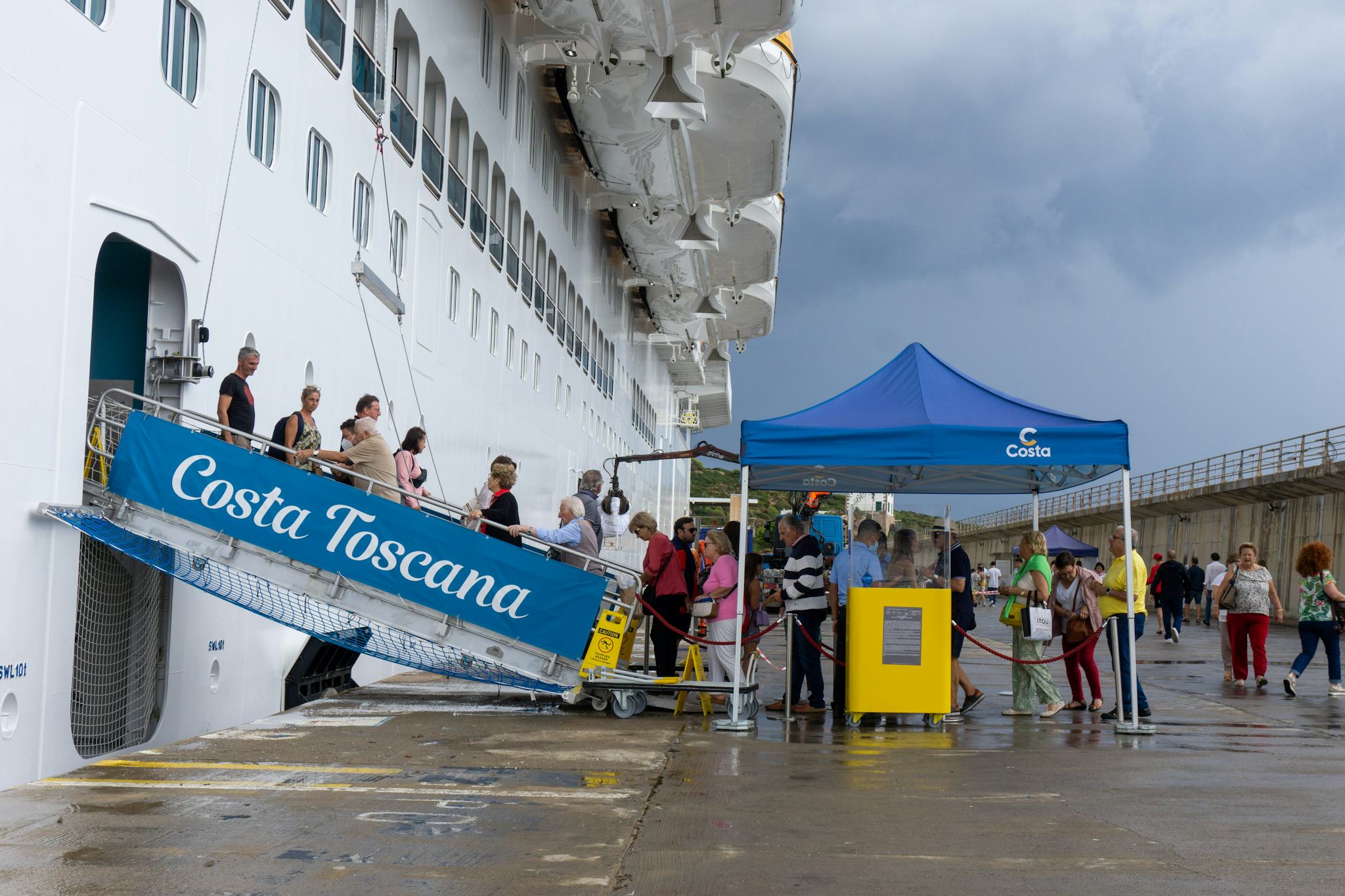 How Long Does It Take to Depart a Cruise Ship: Quick Guide