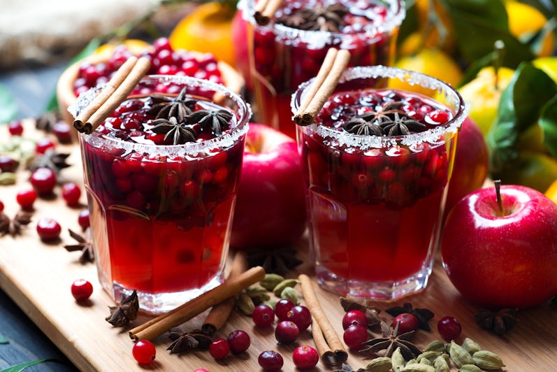 Holiday Cocktails (Photo: Malyugin/Shutterstock)