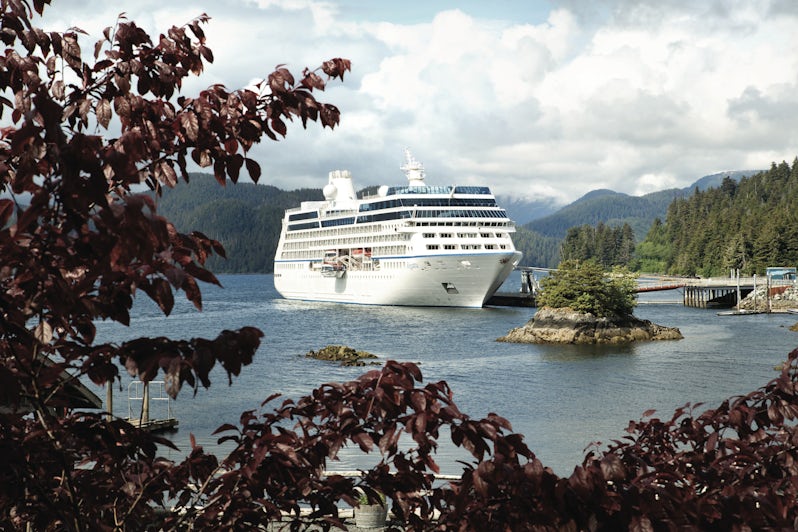 Oceania's Regatta in Alaska (Photo: Oceania Cruises)