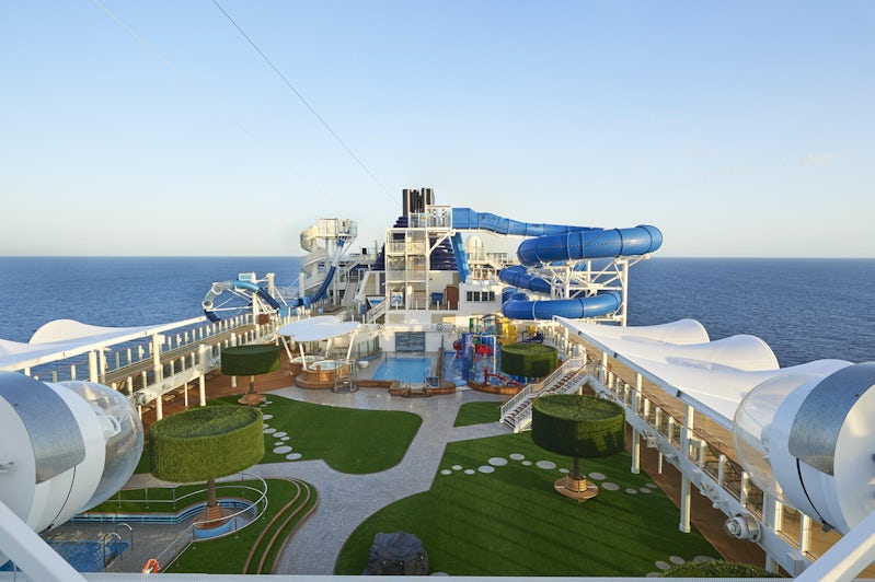 Norwegian Joy's Deck Pool Area (Photo: Norwegian Cruise Line)
