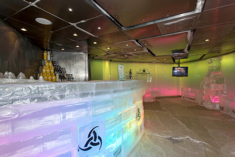 Svedka Ice Bar on Norwegian Epic (Photo: Cruise Critic)