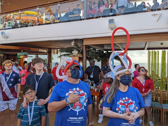 Passengers on Carnival Breeze after mask requirement lifted (Photo/Cynthia Drake)