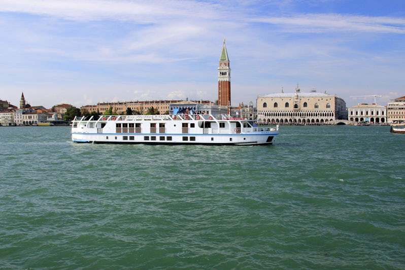European Waterways' La Bella Vita in Venice, Italy (Photo: European Waterways)