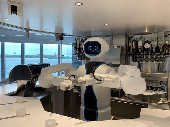 Rob the Robot on MSC Virtuosa (Photo: Adam Coulter/Cruise Critic)