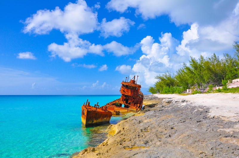 Historic shipwreck in Bimini, Bahamas (Photo: thomas carr/Shutterstock)