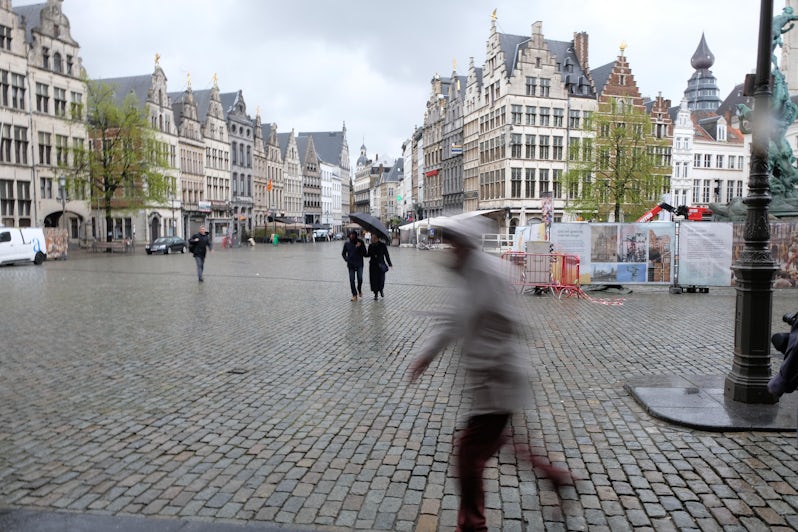 Experimenting with capturing movement on a photo walk in Antwerp (Photo: Cynthia J. Drake)