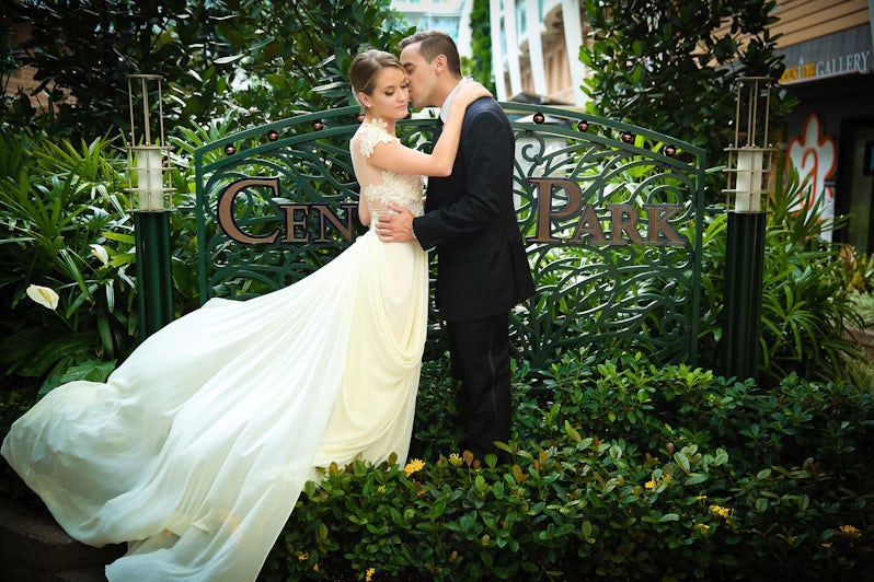 Married Couple in Central Park on Oasis of the Seas (Photo: Royal Caribbean International)