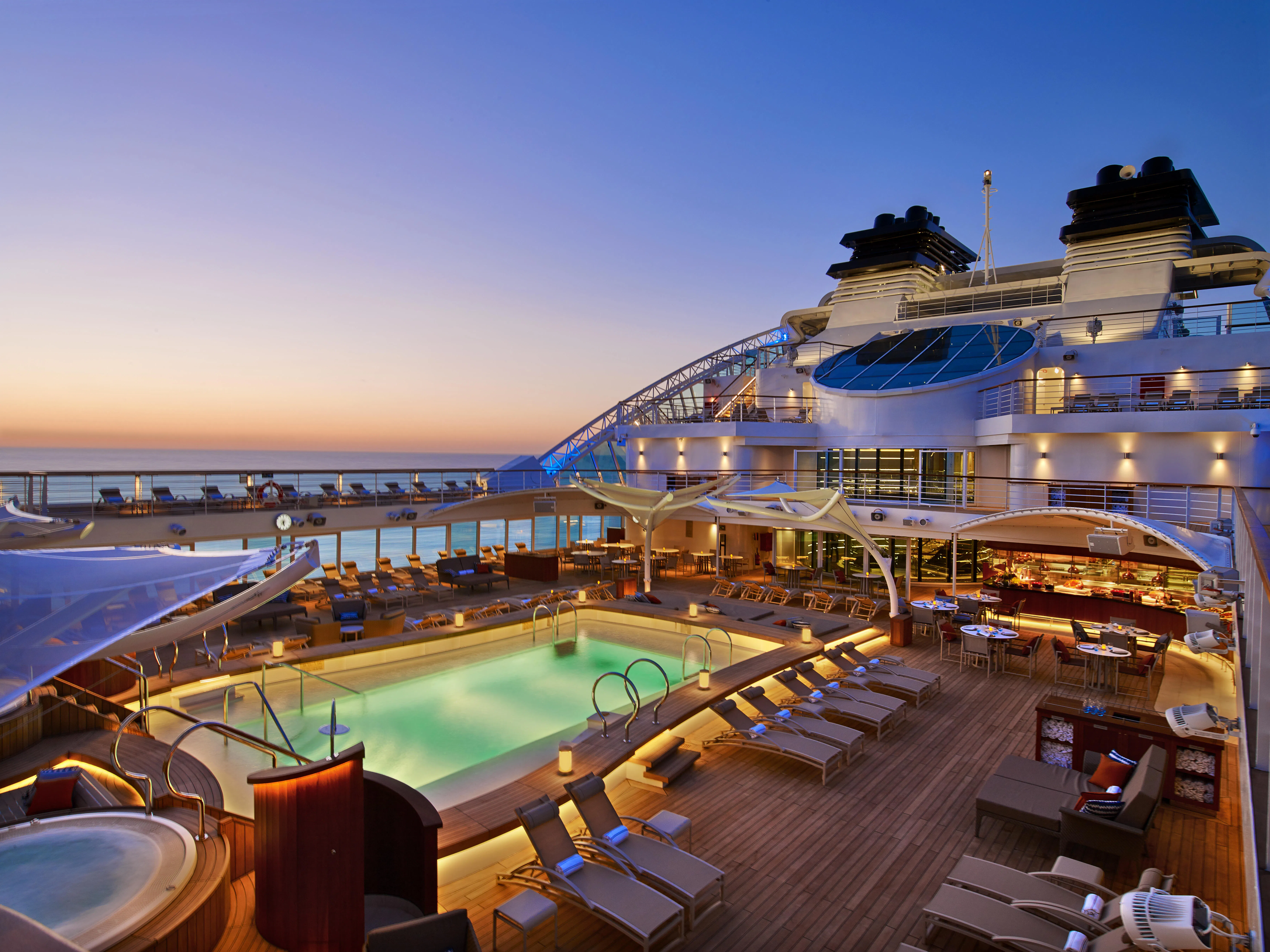 The pool deck on Seabourn Encore (Photo: Seabourn Cruises)