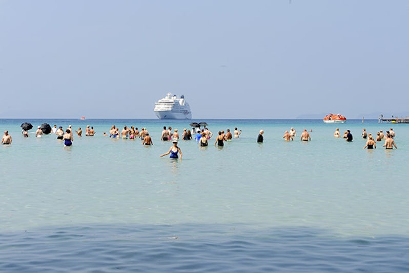 Seabourn passengers at Caviar in the Surf